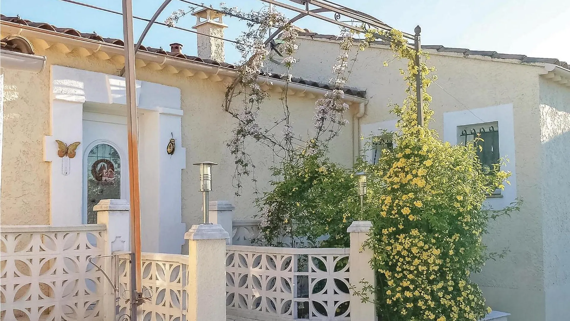 Tatil Evi Nice Home In Maubec With Kitchen
